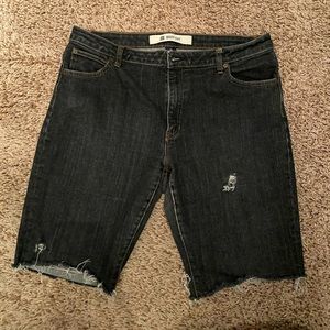 Gap cut off denim shorts, cotton Lycra blend, light distressing detail.